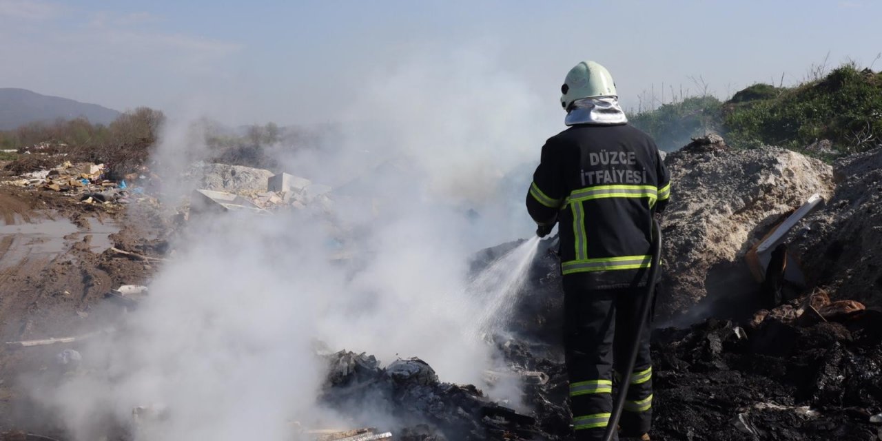 İ̇tfaiyeden Çöp Yangınına Anında Müdahale