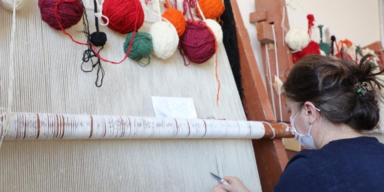 Kars Belediyesi’nden Halı Dokuma Kursu
