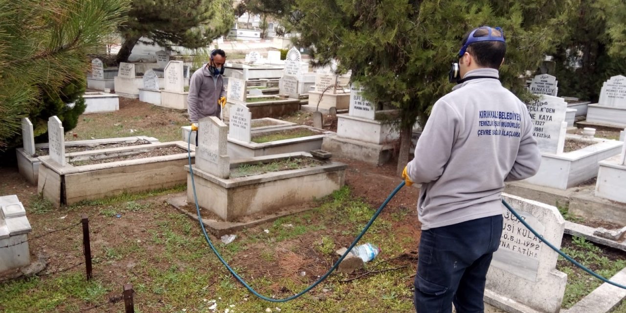 Kırıkkale’deki Mezarlıklarda Yabani Otlarla Mücadele