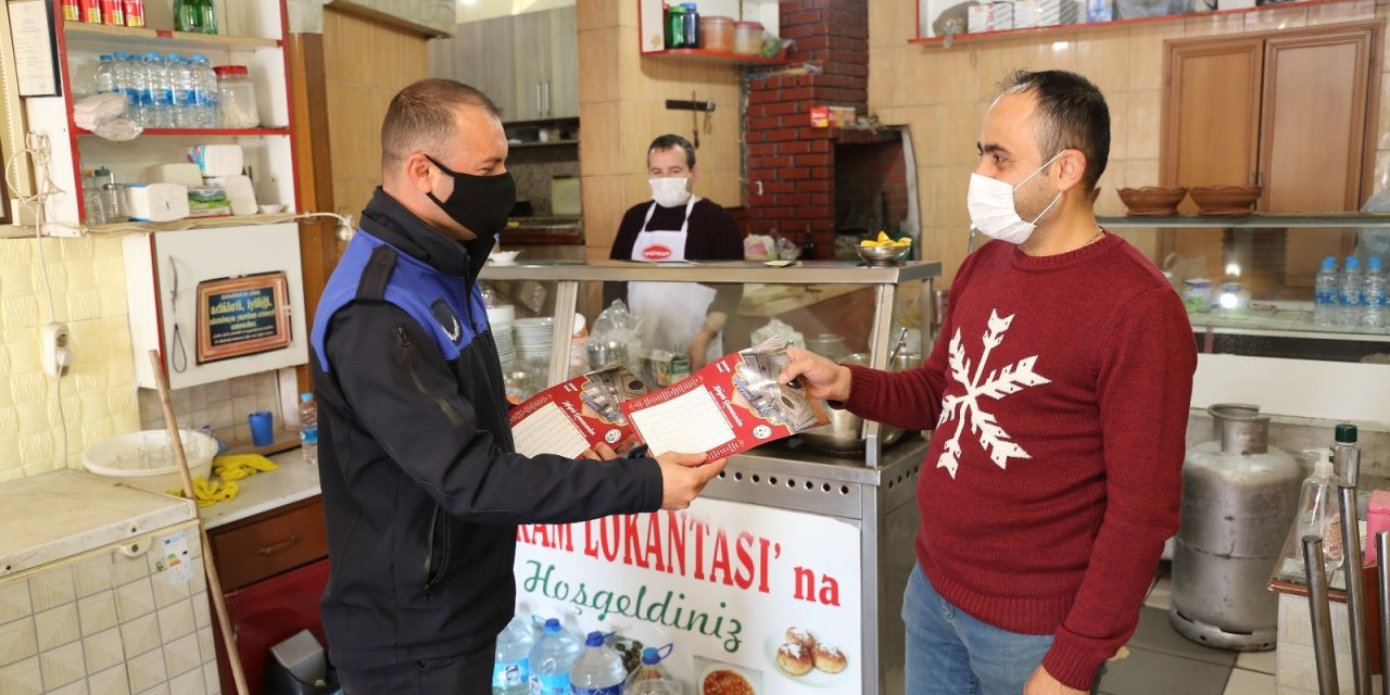 Burhaniye’de İmsakiyeler Dağıtılmaya Başlandı