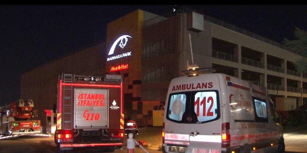 Avm Çatısında İntihar Girişimi: 3 Saat Sonra İkna Edilebildi