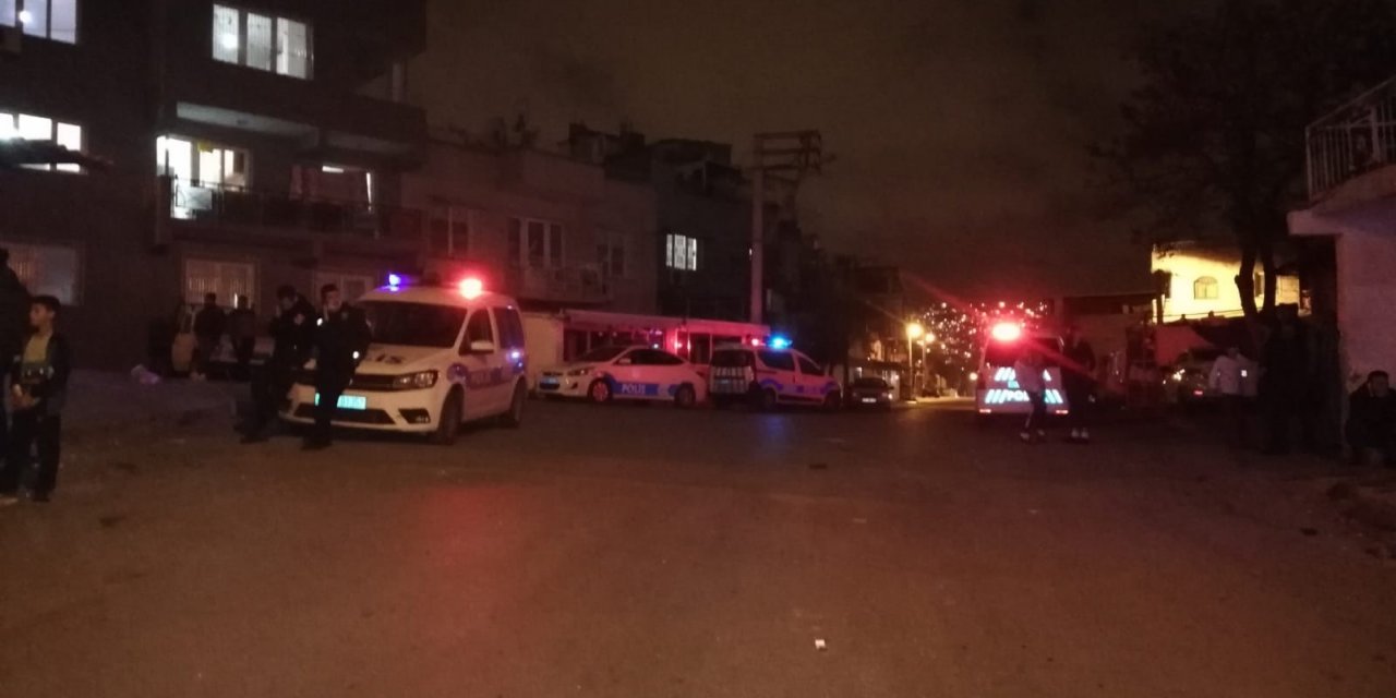 İ̇zmir’de Sokak Ortasında Silahlı Çatışma: 6 Yaralı