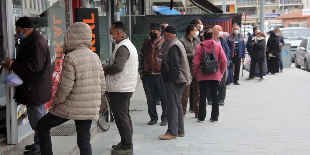 Erzincan’da Ramazan Öncesi Ucuz Et Kuyruğu