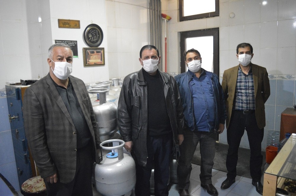 Kaçak tüp dolumu yapan akaryakıt istasyonları tehlike saçıyor
