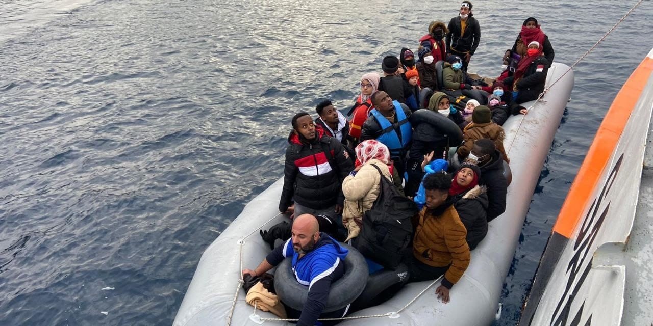 İ̇zmir’de 64 Düzensiz Göçmen Kurtarıldı