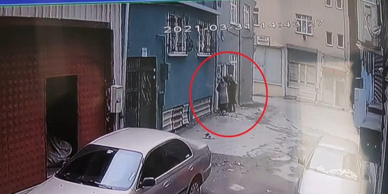 Kadın Hırsızlar Kredi Kartı İle Girdikleri Evden Servet Götürdü
