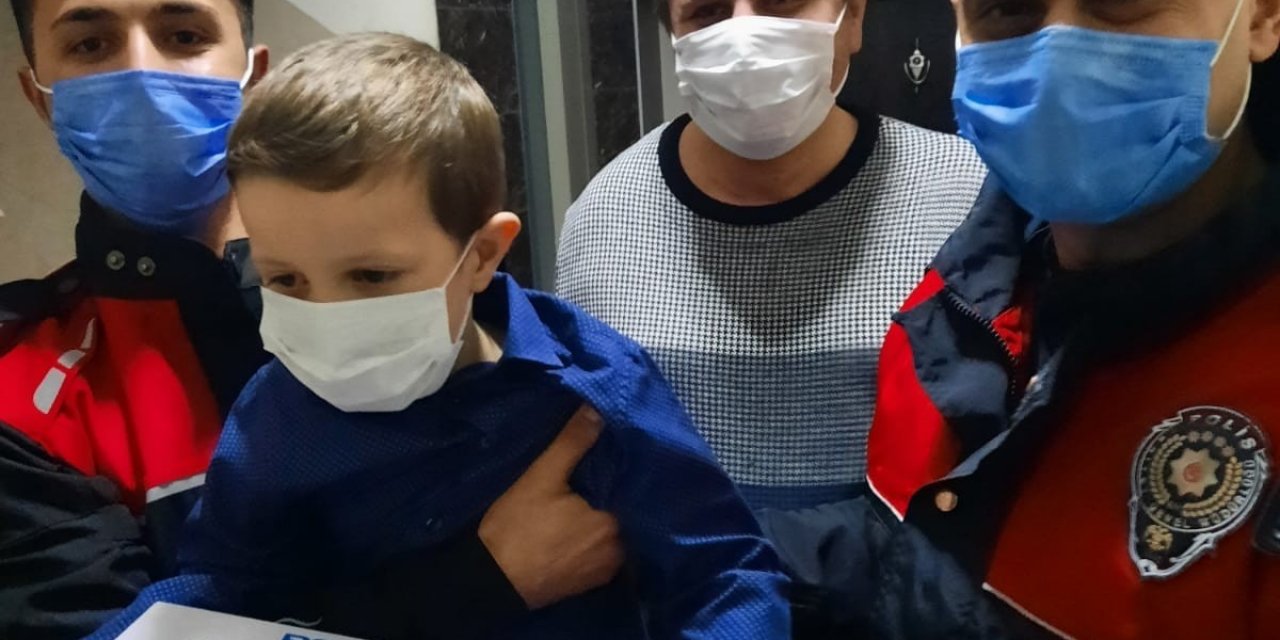 Polislerden Minik Serdar’a Doğum Günü Sürprizi