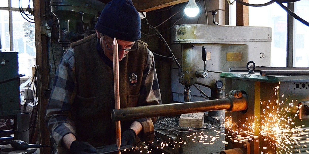 Bursalı 72 Yaşındaki Soba Ustası Gençlere Taş Çıkarıyor