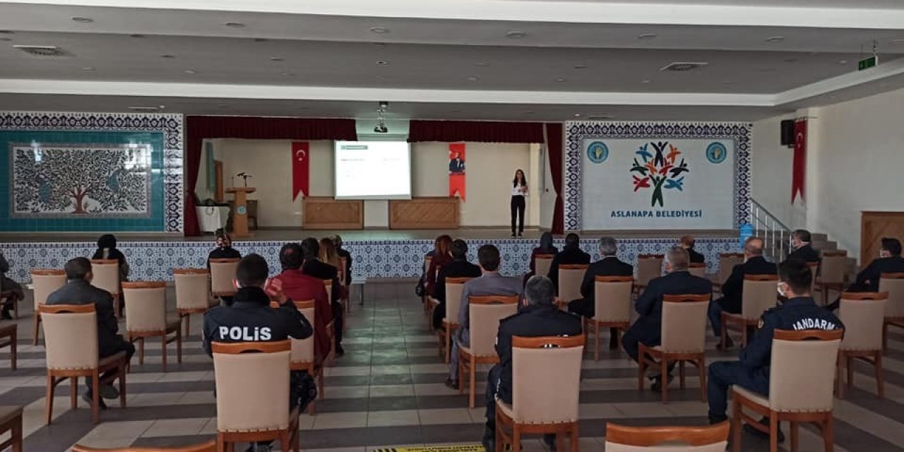 Aslanapa’da “en İ̇yi Narkotik Polisi Anne” Semineri