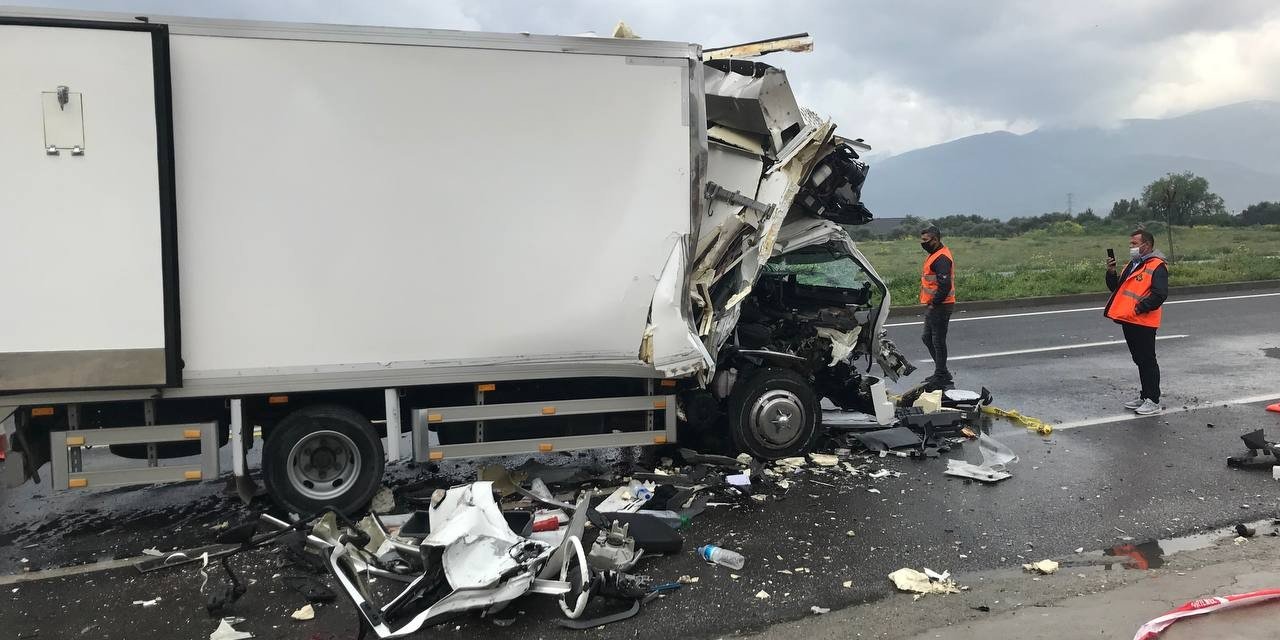 İ̇zmir’de Feci Kaza: 1 Ölü, 1 Ağır Yaralı