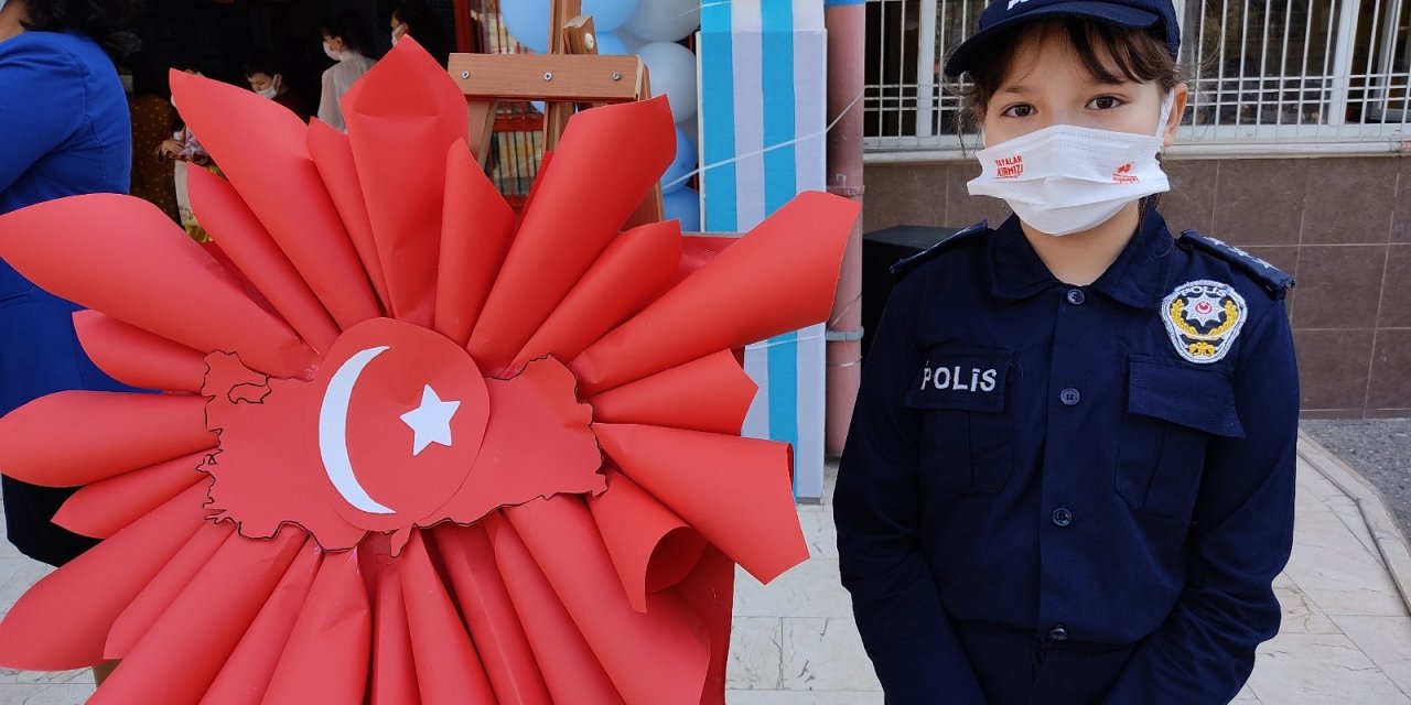 Öğrenciler Polis Haftasını Kutladı