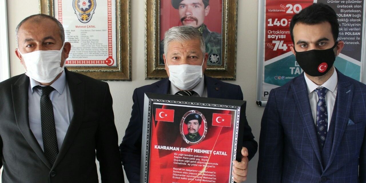 Şehide Yazılan Şiir Ailesine Hediye Edildi