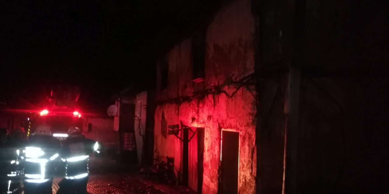 Evinde Çıkan Yangından Dumandan Zehirlenen Yaşlı Kadın Hayatını Kaybetti