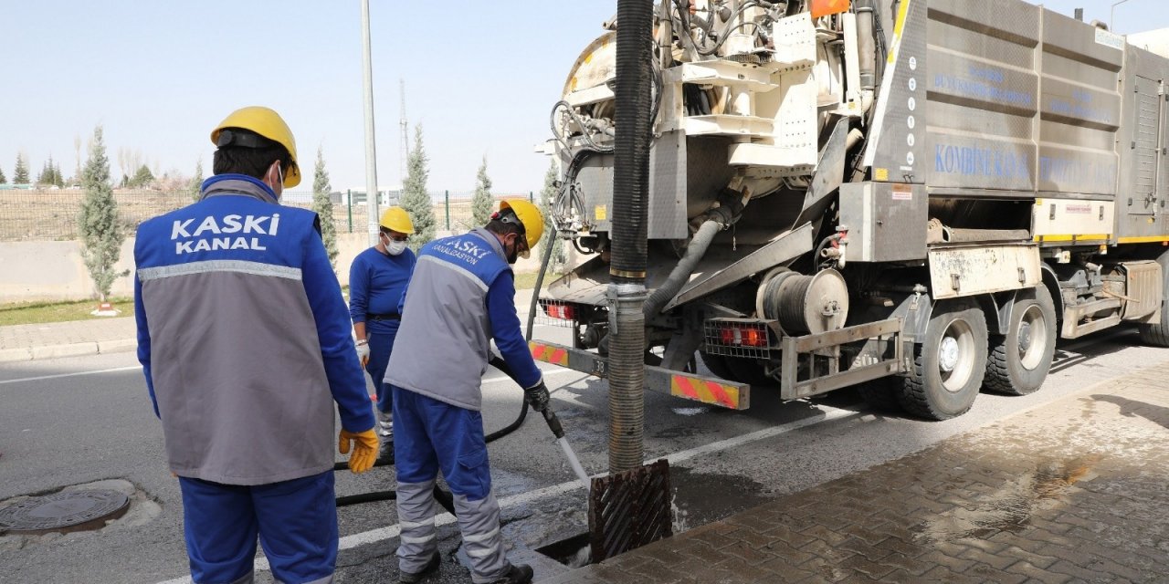 Kaski̇ Izgaraları Temizliyor