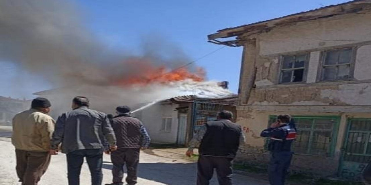 Emet’te Ahşap Ev Yangını Korkuttu