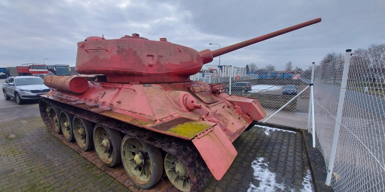 Çekya’da Polise Top Ve Tank Teslim Edildi