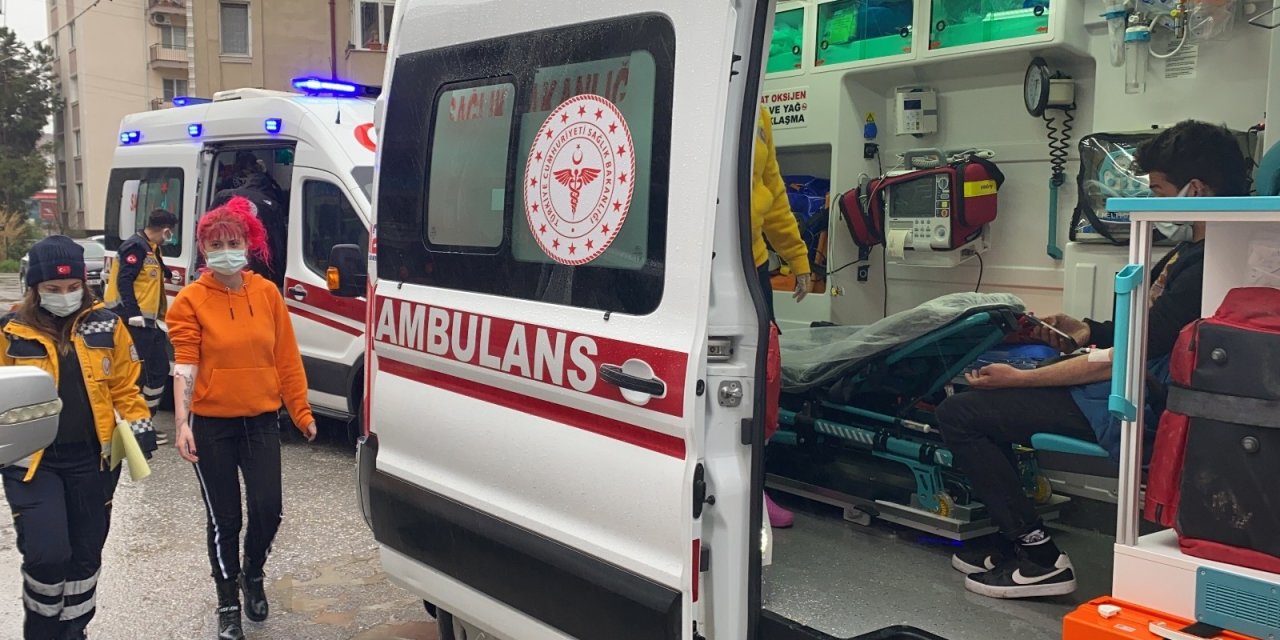 Evlerinde Çıkan Yangında Zehirlendiler, 4 Saat Sonra Fenalaşınca Hastaneye Kaldırıldılar