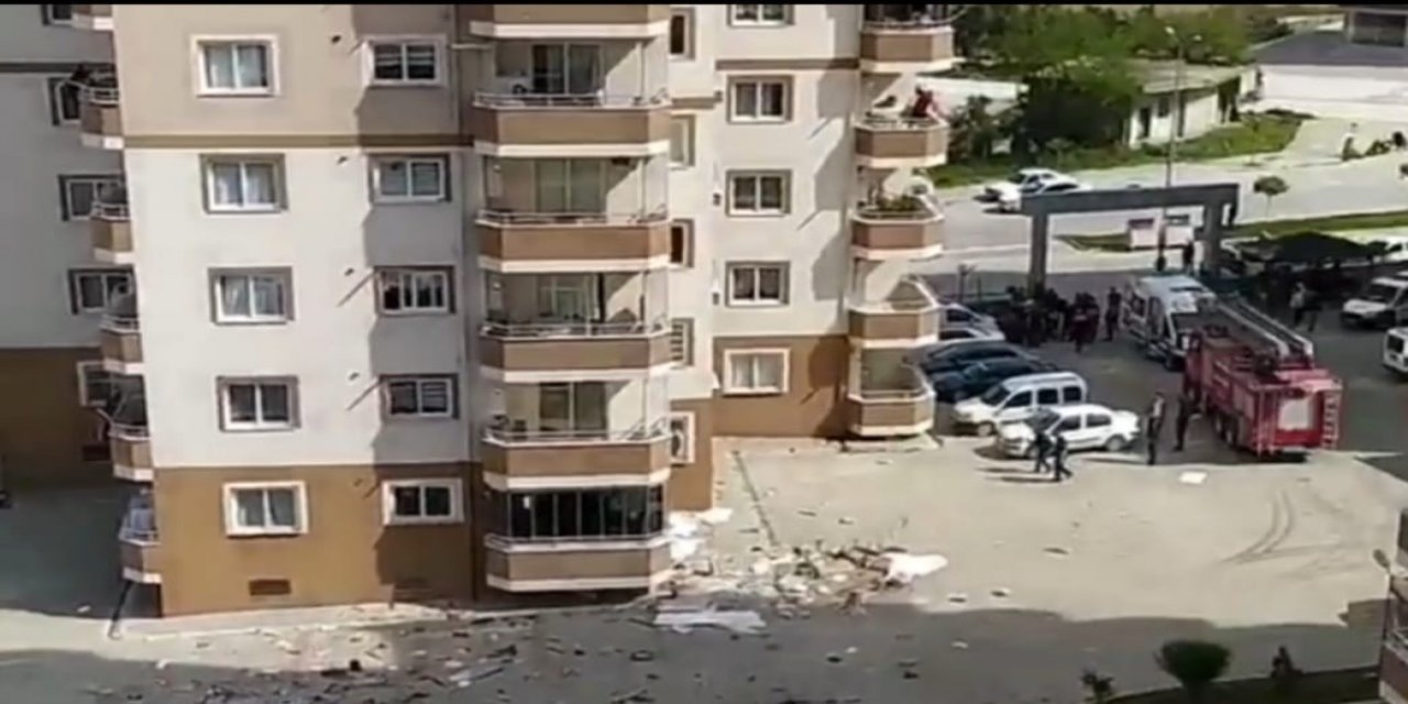 Sinir Krizi Geçiren Adam Ev Eşyalarını 8’inci Kattan Attı