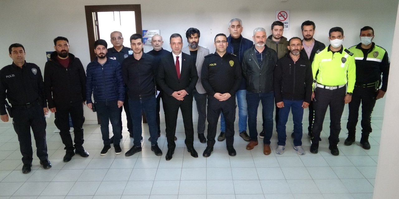 Silah Kaçakçılığını Ortaya Çıkaran Polislere Ödül