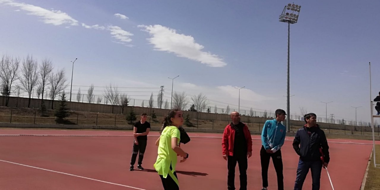 Festival Havasında Koştular