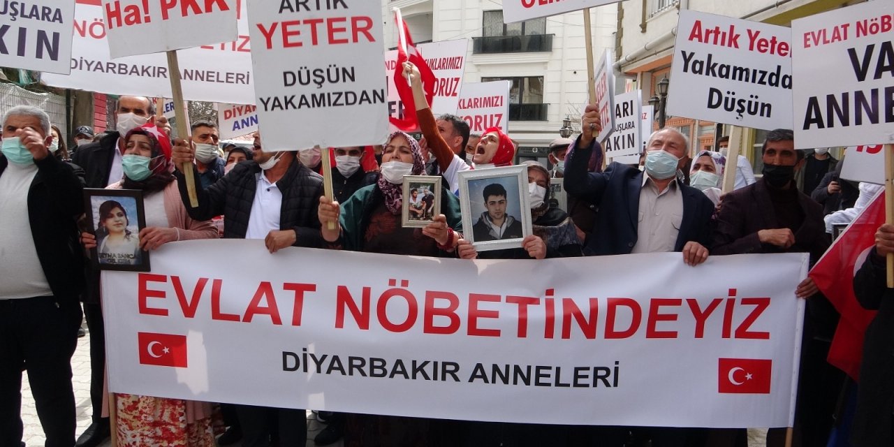 Evlatları Dağa Kaçırılan Vanlı Annelere Diyarbakır Annelerinden Destek