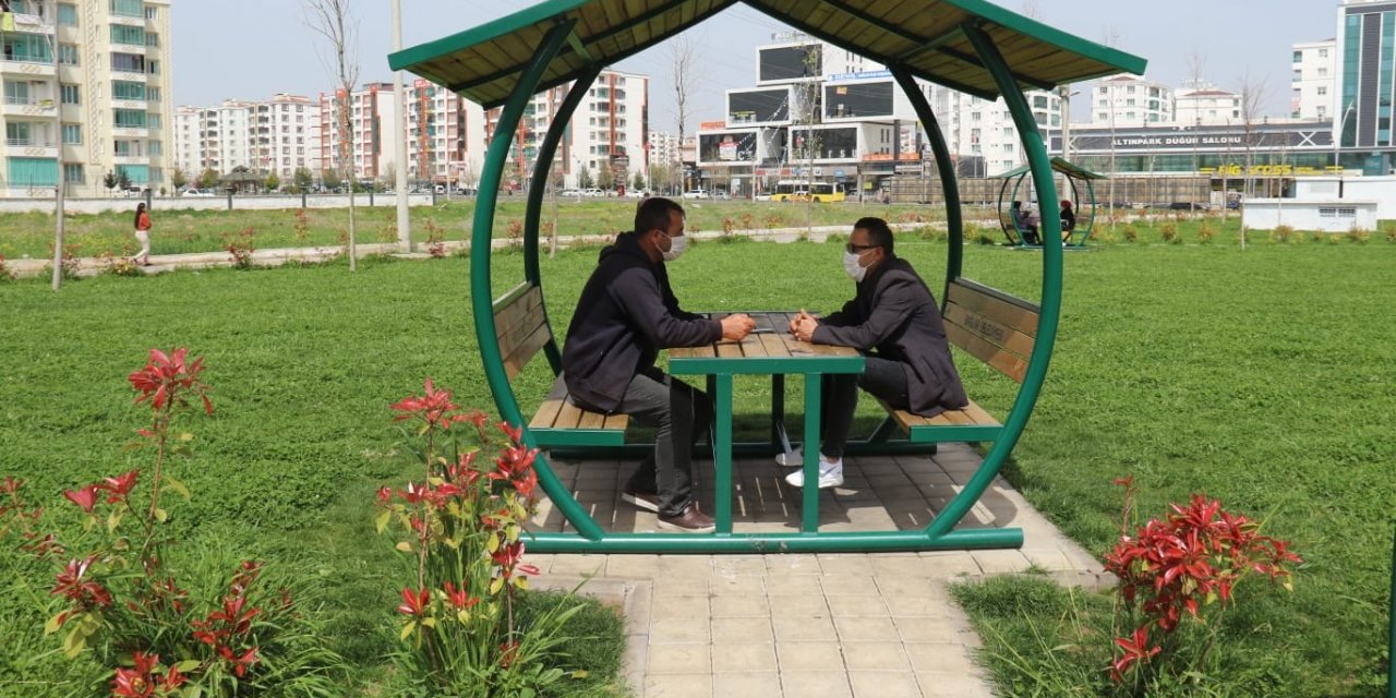 Bağlar’da Parklar Yaşama Renk Katıyor