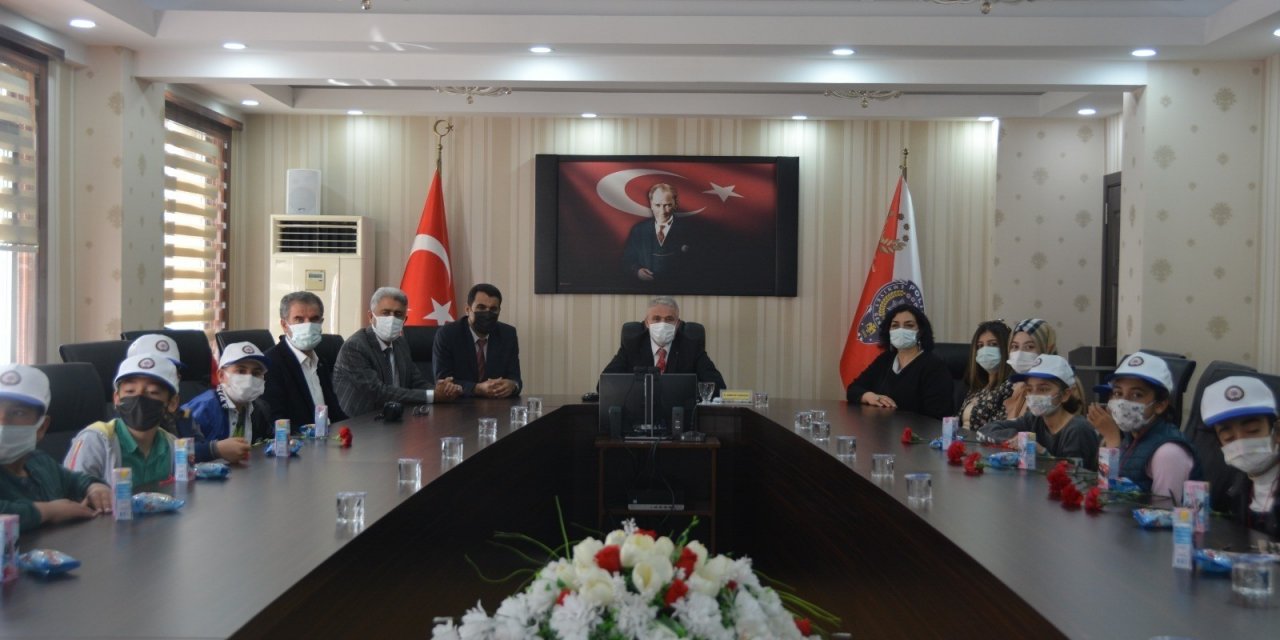 Öğrenciler, Emniyet Müdürü Ergüder’in 10 Nisan Polis Bayramını Kutladı