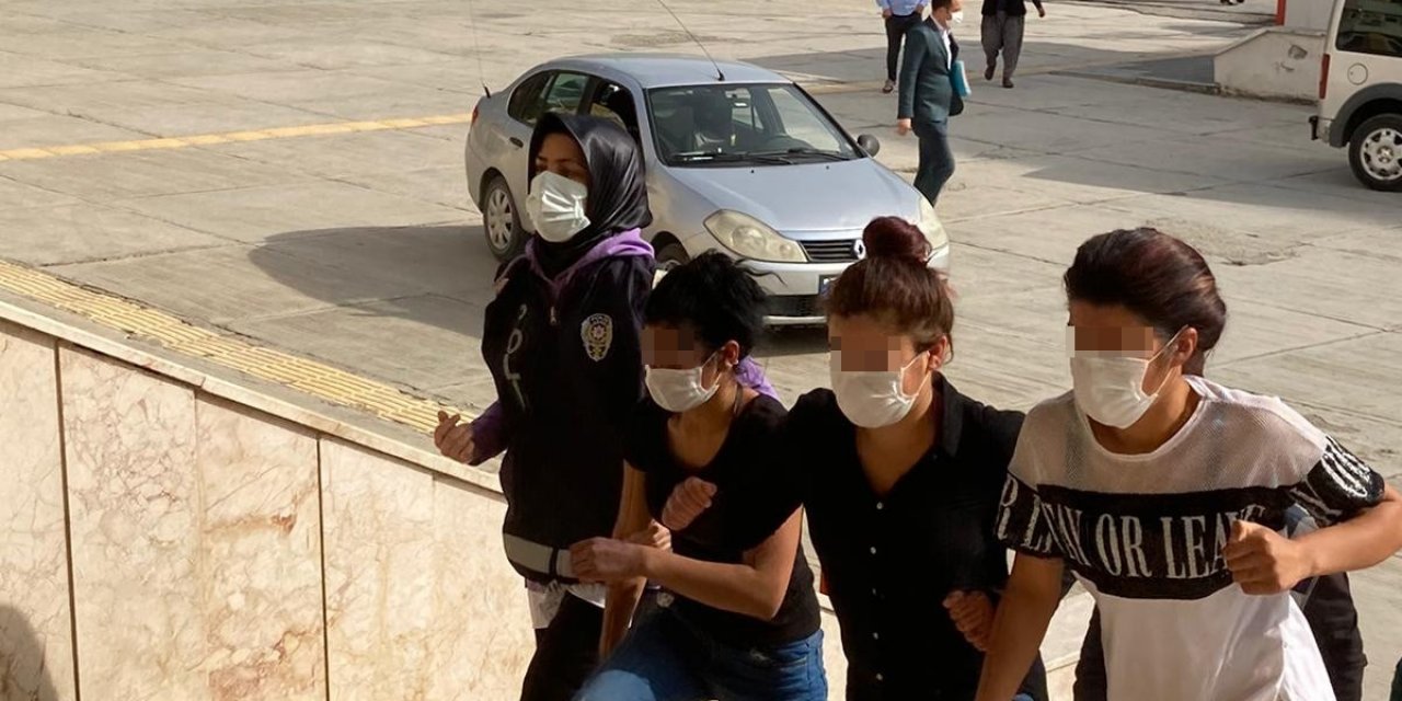Evlerden Hırsızlık Yapıp Yakalanmamak İçin Kılık Değiştirmişler
