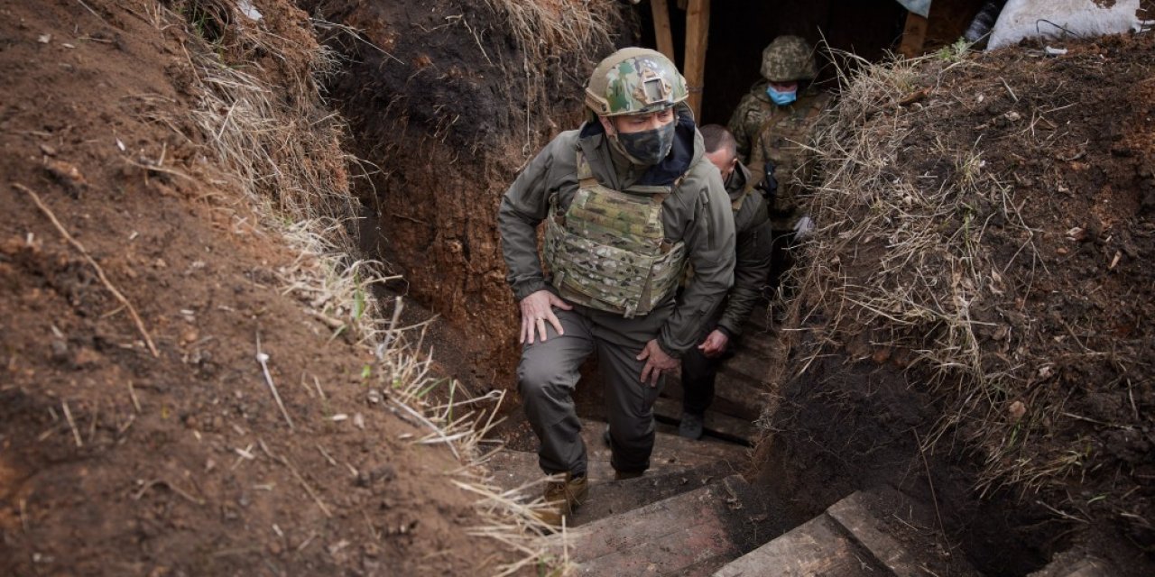 Zelenskiy, Gerilimin Hakim Olduğu Donbass’ta Askerlerle Bir Araya Geldi