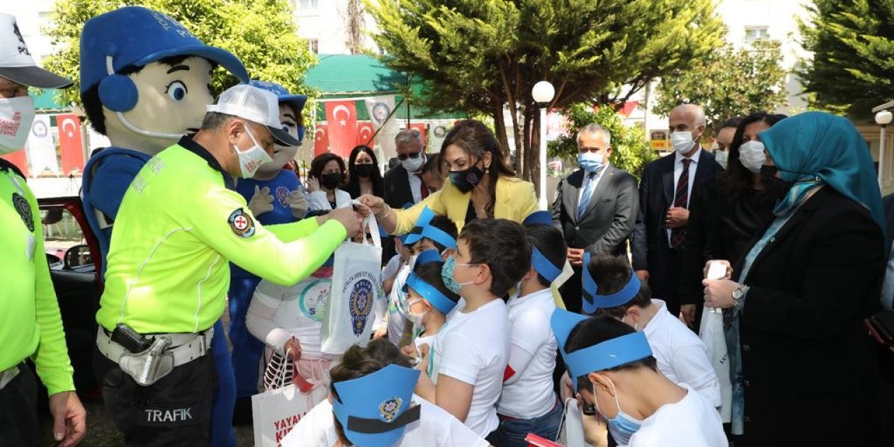 Vali Yazıcı Ve Emniyet Müdürü Ulucan’ın Eşleri Öğrencilerle Buluştu