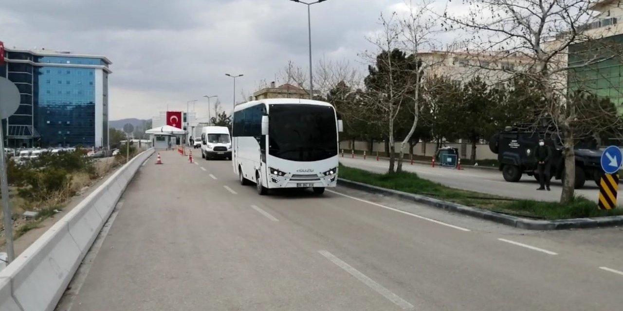 Bildiri Yayınlayan 10 Amiral Adliyeye Sevk Edildi