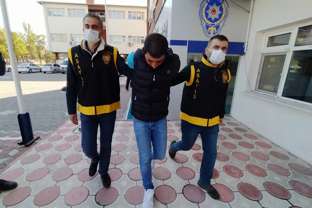 Kendisinden ayrılmak isteyen kadını 6 yerinden bıçaklayıp öldürdü