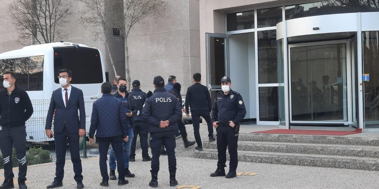 Bildiri Yayınlayan 10 Amiral Adliyede