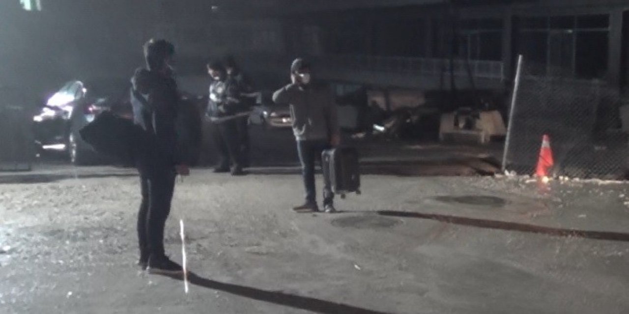 3 Aylık Maaşlarını Alamadan Tazminatsız Kovulan İşçiler 20 Katlı Binanın Çatısında Eylem Yaptı
