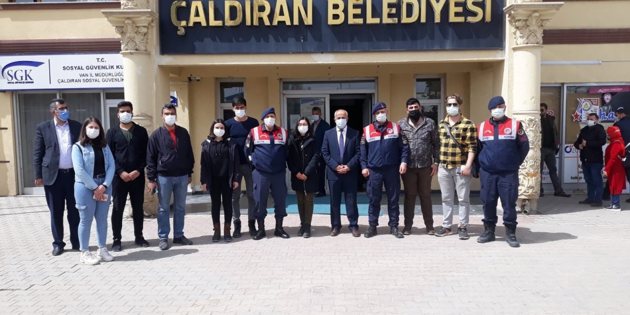 Hayvan Severlerden Kaymakam Ve Başkana Ziyaret