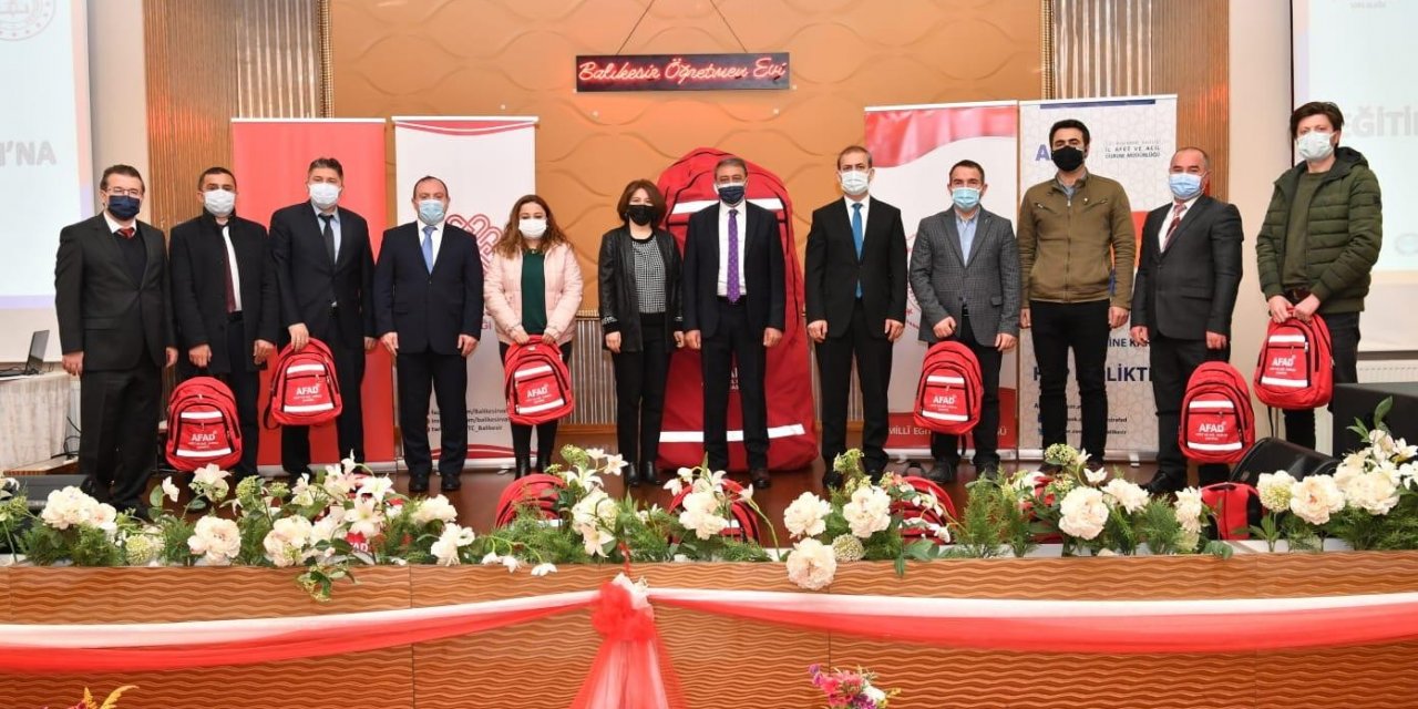 Balıkesir’de Afet Eğitmenlerinin Eğitimleri Değerlendirildi