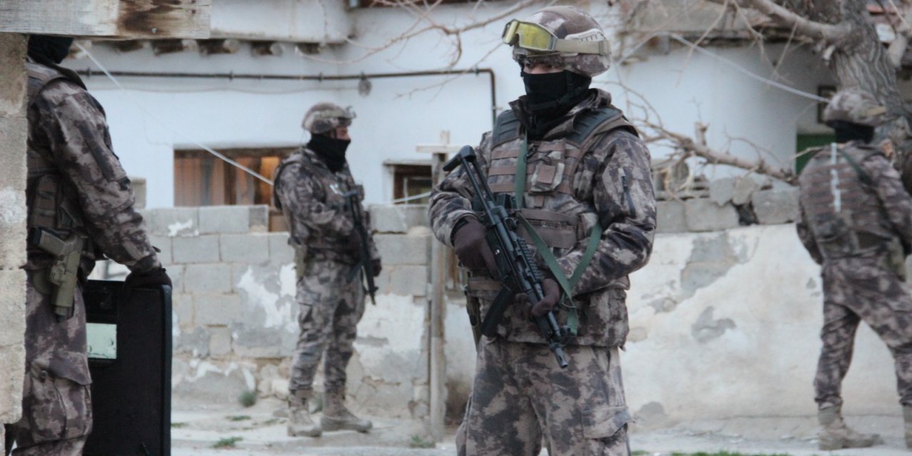 Karaman Merkezli 5 İlde Uyuşturucu Satıcılarına Şafak Operasyonu: 34 Gözaltı