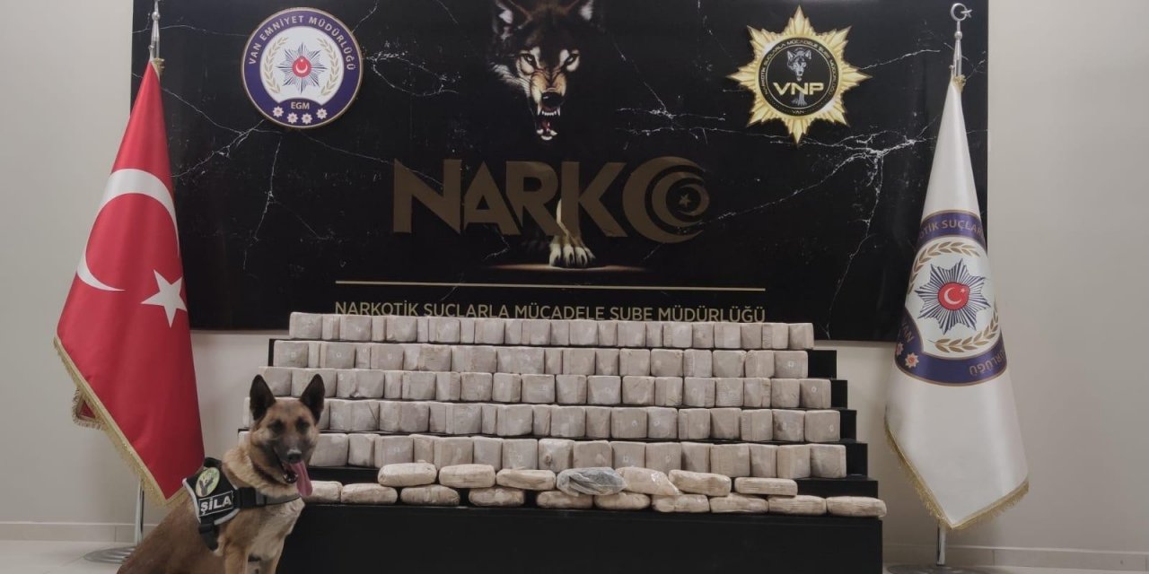 Araziye Gizlenen 61 Kilo Eroini Narkotik Köpekleri Buldu
