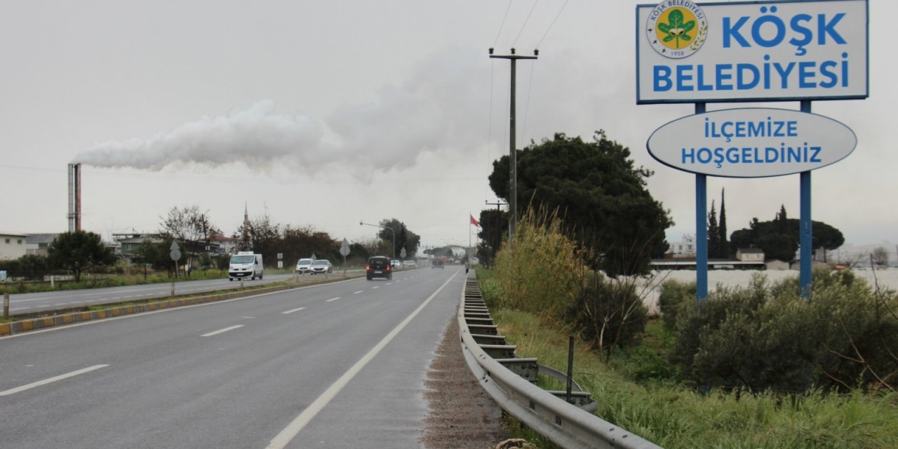 Fabrika Bacasından Çıkan Dumanlar İlçeyi Rahatsız Ediyor