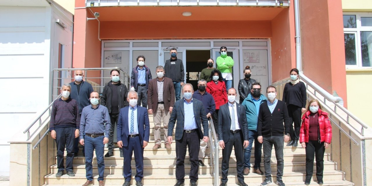Yüksek Okulda Sevdikleri Meyvelerin Fidanlarını Diktiler