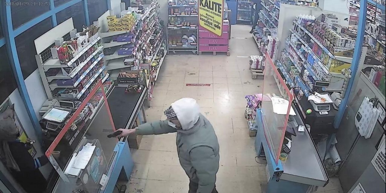 İ̇zmir’de Film Gibi Soygun Girişimi: Soygun Anları Kamerada
