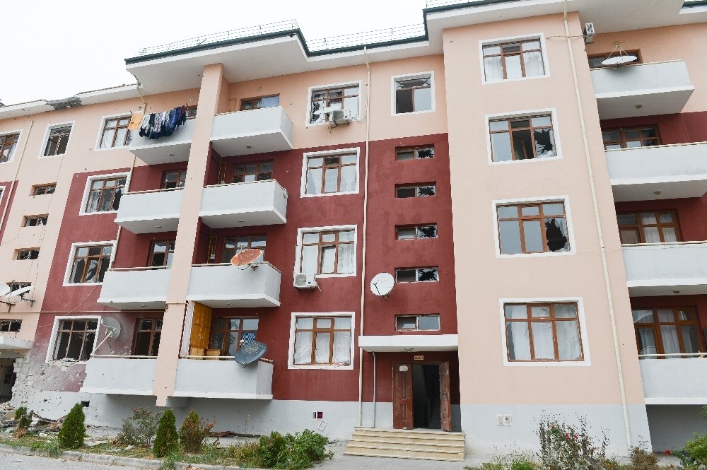 Terter’de sığınaklarda yaşayan halk evlerine dönmenin mutluluğunu yaşıyor