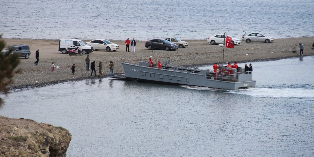 Foça’da Düşen Uçağın Ardından Çalışmalar Sürüyor