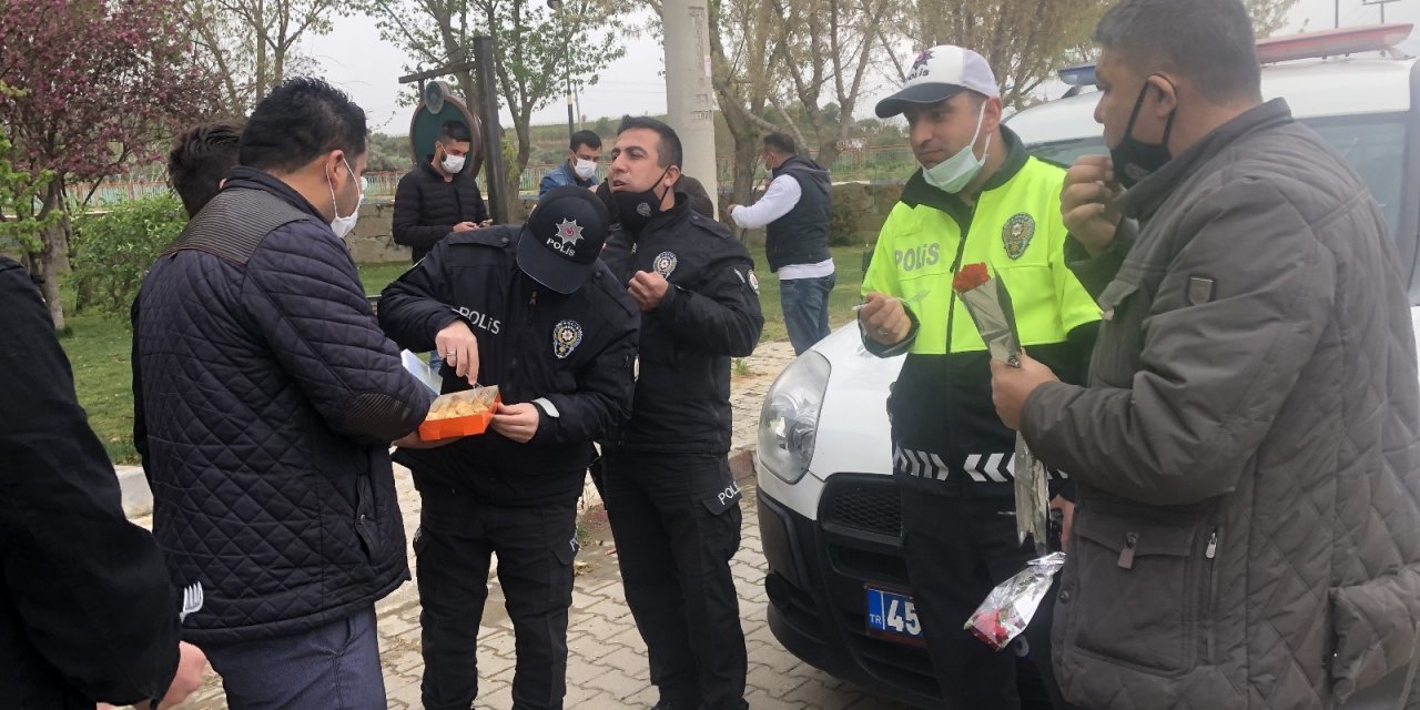 Manisa’da Polise İlginç Kutlama
