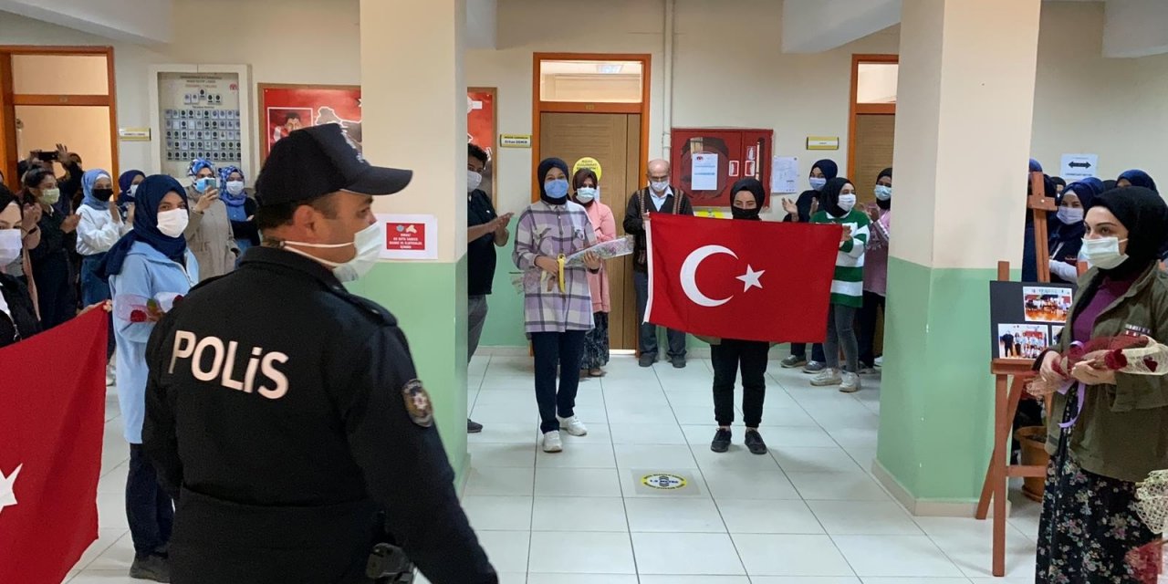 Lise Öğrencilerinden Polislere Kavga İhbarıyla Sürpriz
