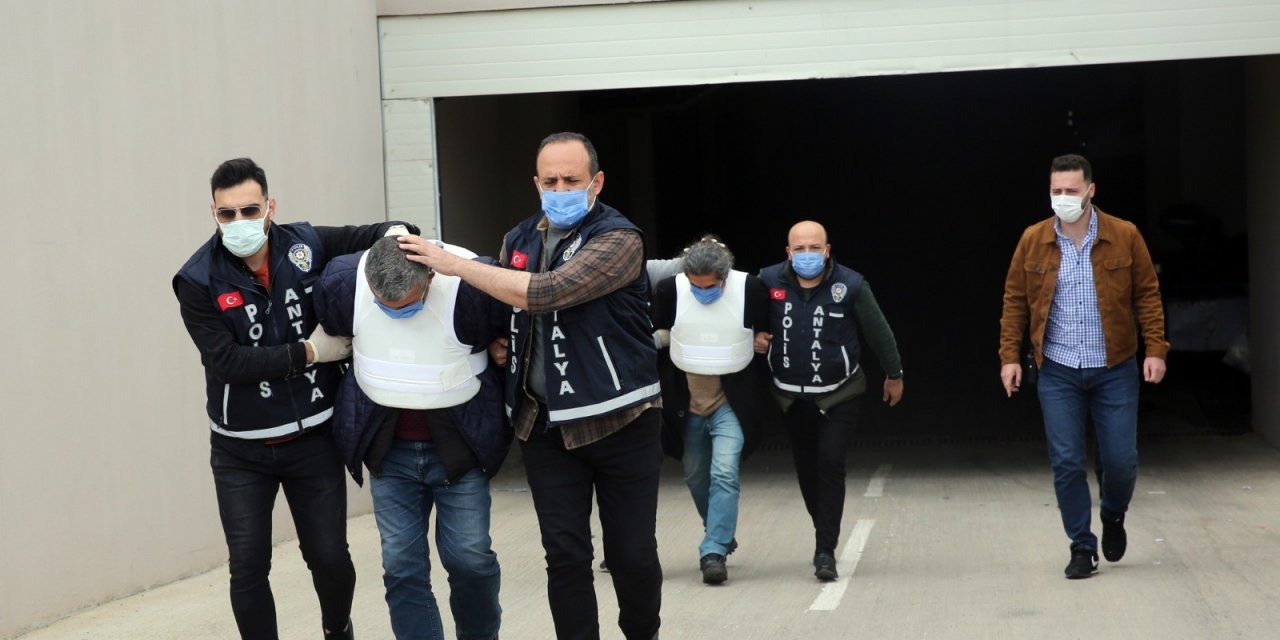 Antalya’da Kan Donduran Cinayetin 2 Şüphelisi Adliyeye Sevk Edildi