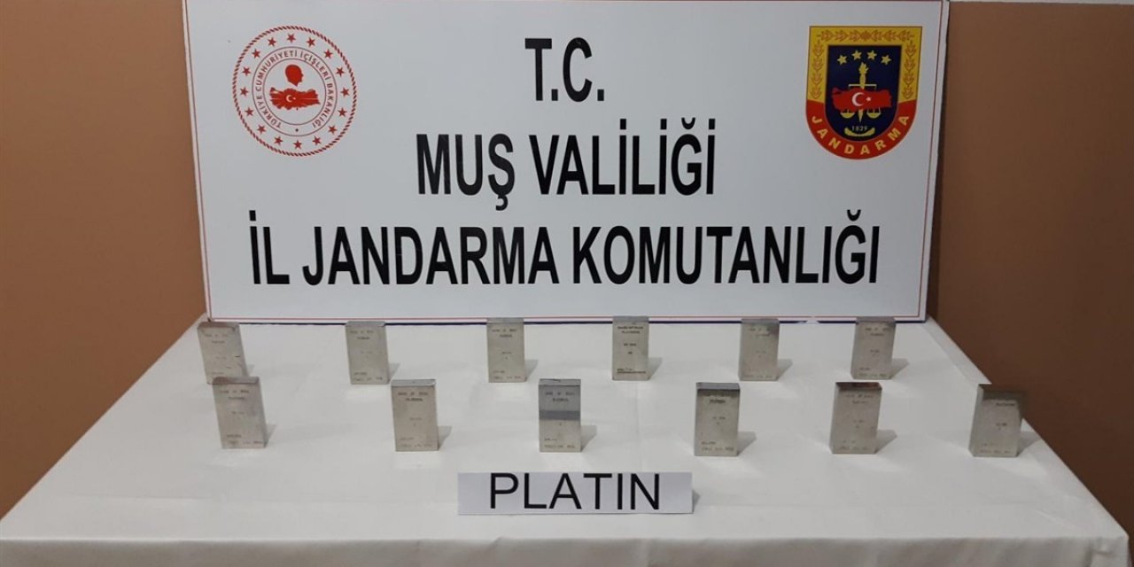 Muş’ta Birer Kilogramlık 12 Külçe Platin Madeni Ele Geçirildi