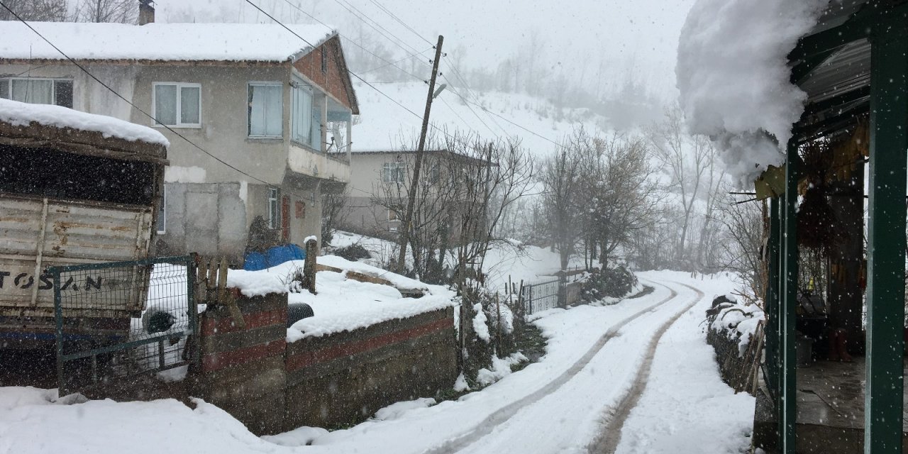 Bartın’da Kar Yağışı Yüksek Kesimlerde Etkili Oldu