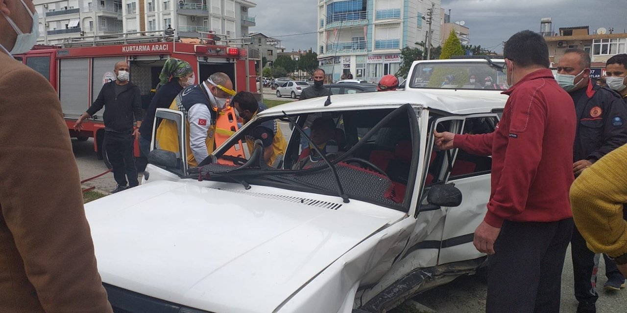 Göz Göre Göre Gelen Kazada Faciadan Dönüldü: 2 Yaralı