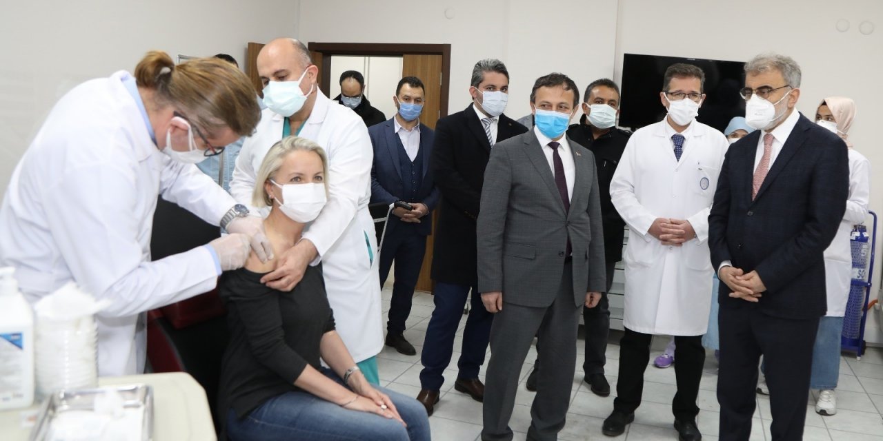 Önceki Dönem Enerji Ve Tabii Kaynaklar Bakanı Taner Yıldız, Erü’de İ̇kum’u Ziyaret Etti